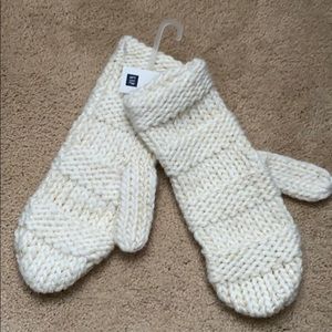 Gap Christmas metallic white gold gloves